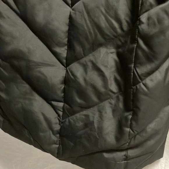 Women's Black Quilted Jacket with Fur Trim - Picture 10 of 12